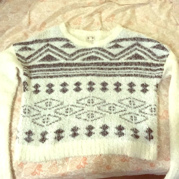 Fuzzy winter sweater - Picture 1 of 3